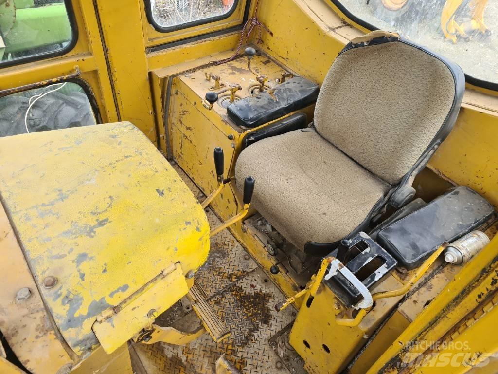 Komatsu D 85-18 Buldožeri guseničari