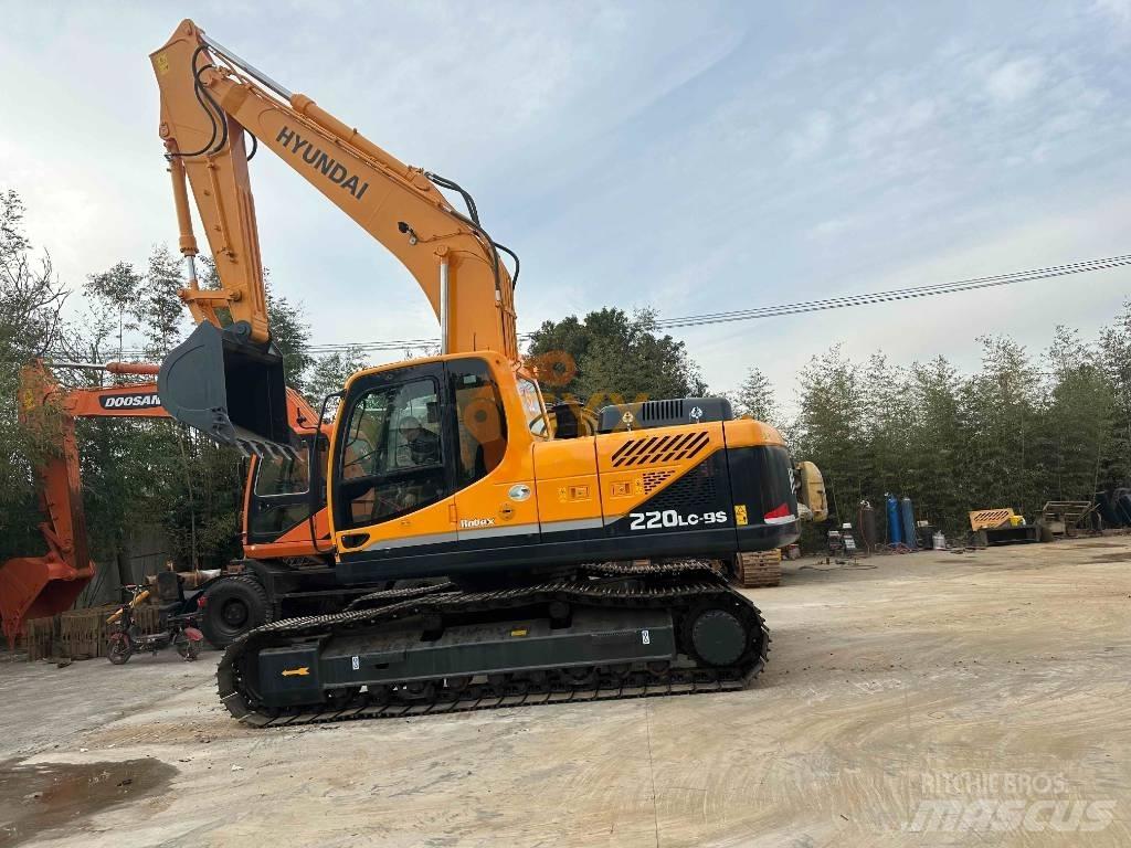 Hyundai R220 Bageri guseničari