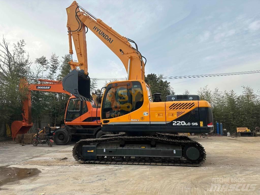 Hyundai R220 Bageri guseničari