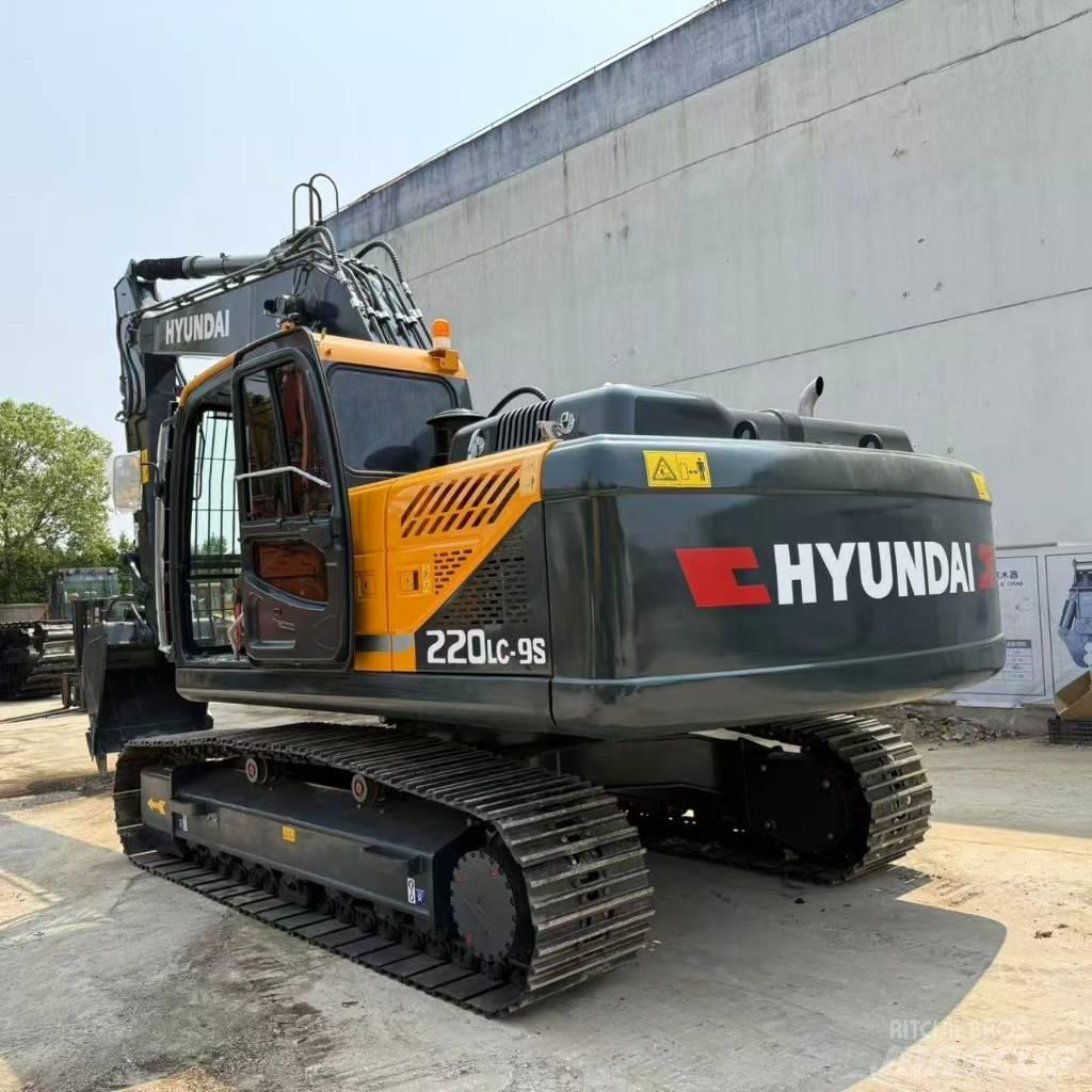 Hyundai R220LC-9S Midi bageri 7t – 12t