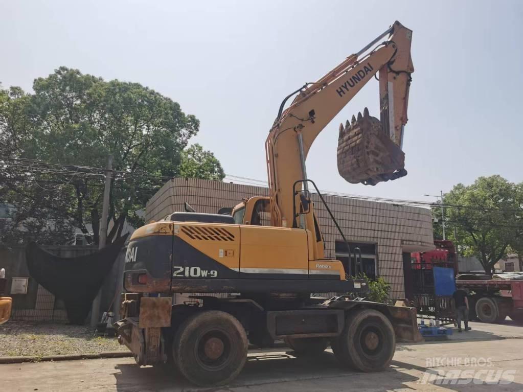 Hyundai R210W-9 Bageri točkaši