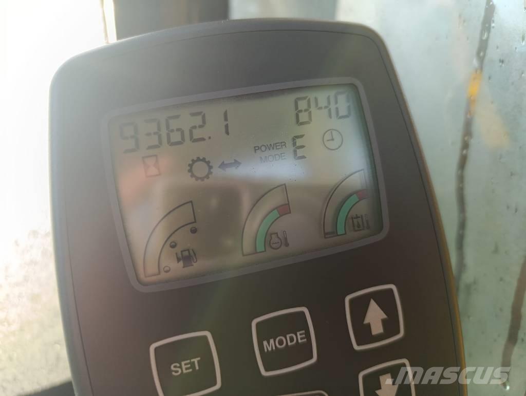 JCB JS 260 NLC T4 Bageri guseničari