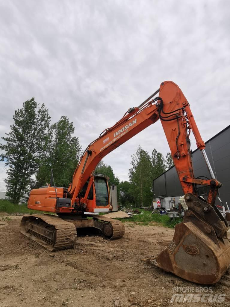 Doosan DX 225 LC Bageri guseničari