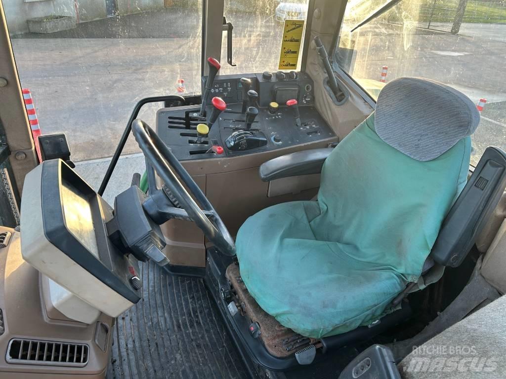 John Deere 6800 Traktori
