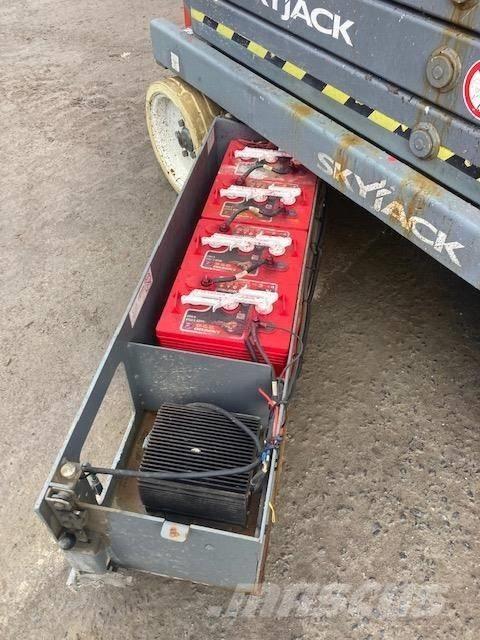 SkyJack SJ III 3226 Makazaste platforme