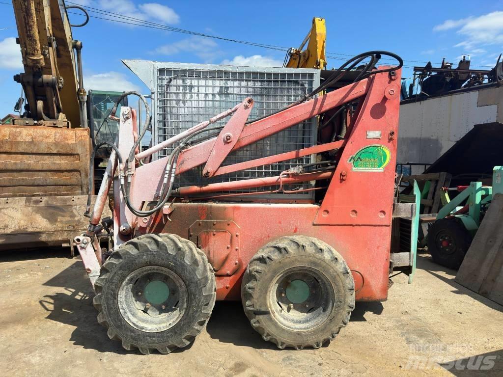 Unirak 600 Skid steer mini utovarivači