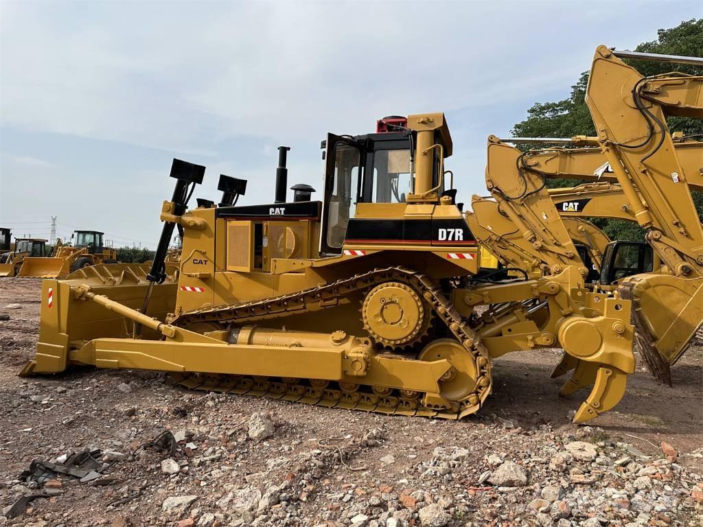CAT D7R Buldožeri guseničari