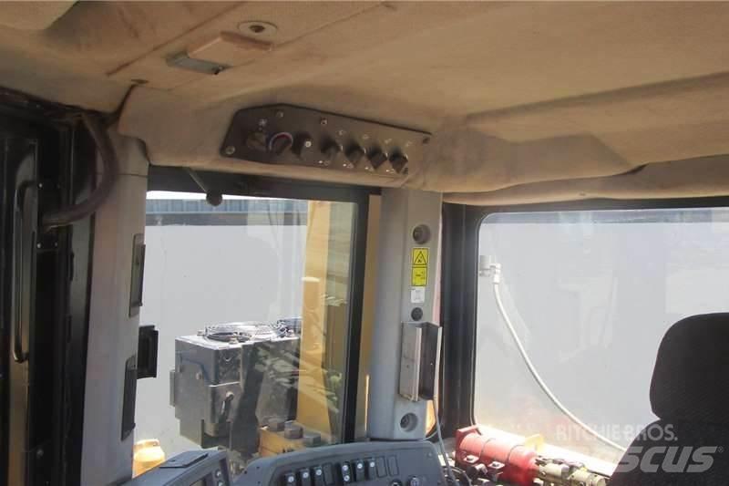 CAT D9T Buldožeri guseničari