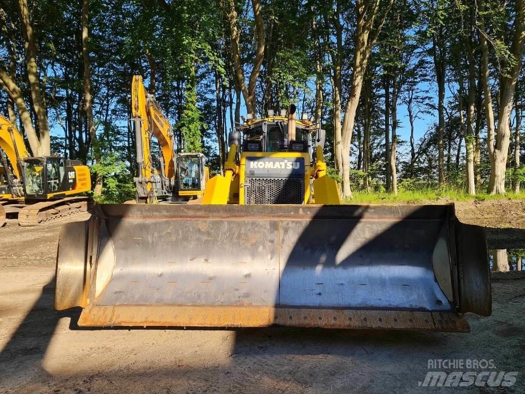 Komatsu D65PX-17 Buldožeri guseničari