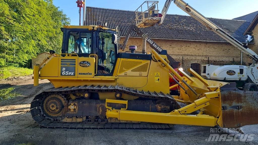 Komatsu D65PX-17 Buldožeri guseničari