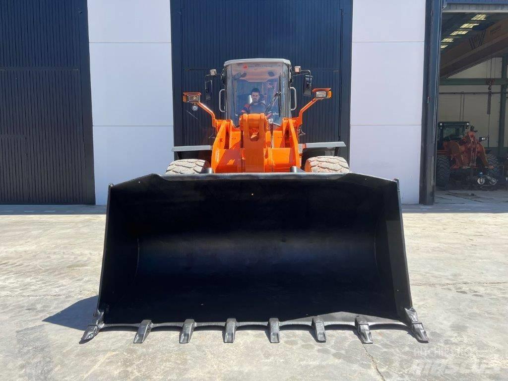 Hitachi LX 210 E Utovarivači na točkove