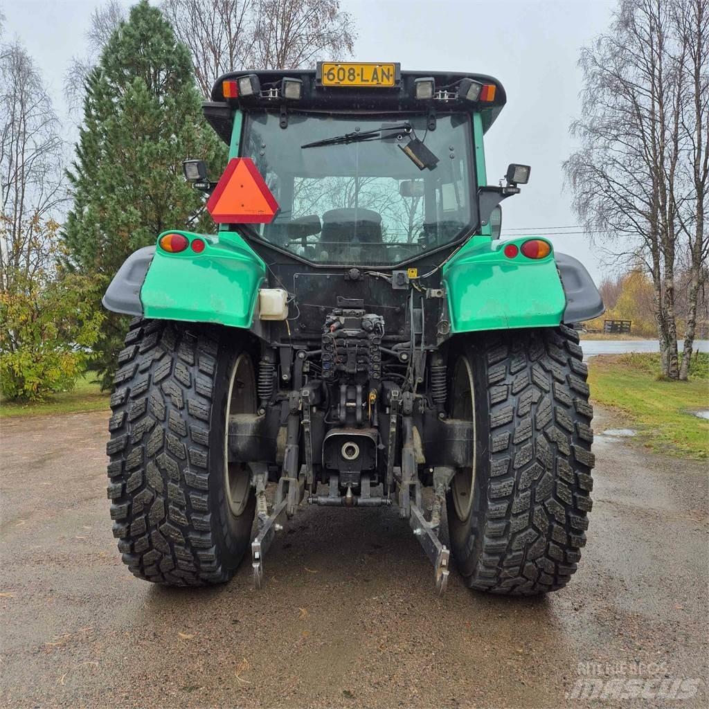 Valtra T182 Versu Traktori