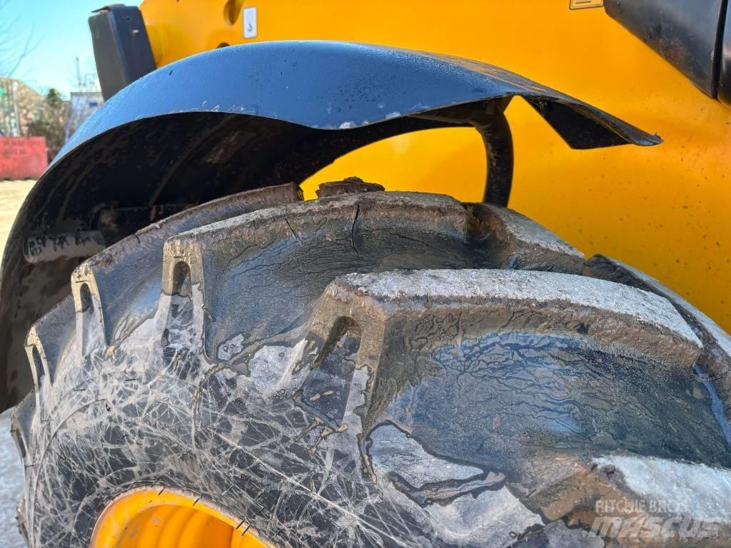 JCB 540-140 Hi Vis Teleskopski viljuškari