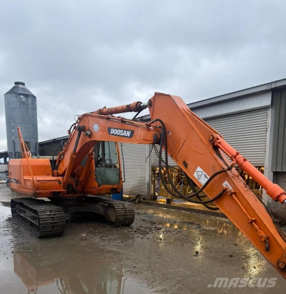 Doosan DX 140 LC Bageri guseničari
