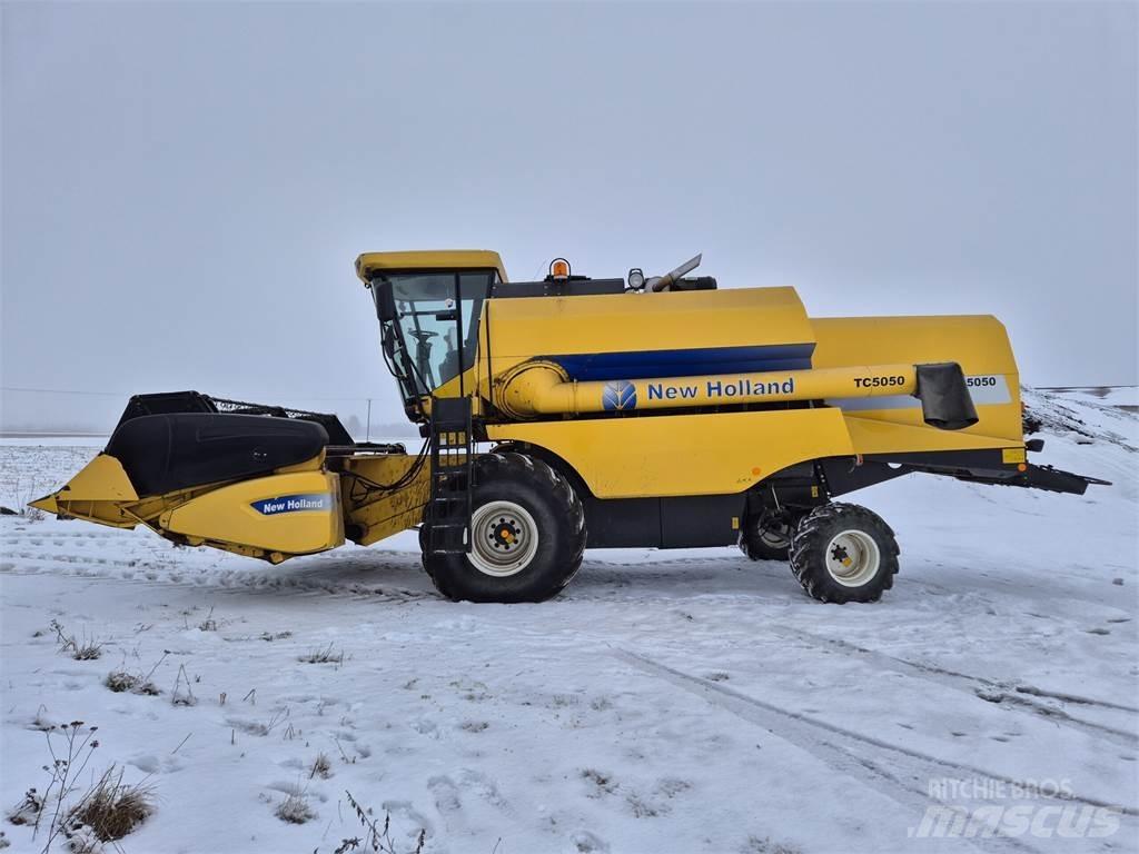 New Holland TC5050 Kombajni