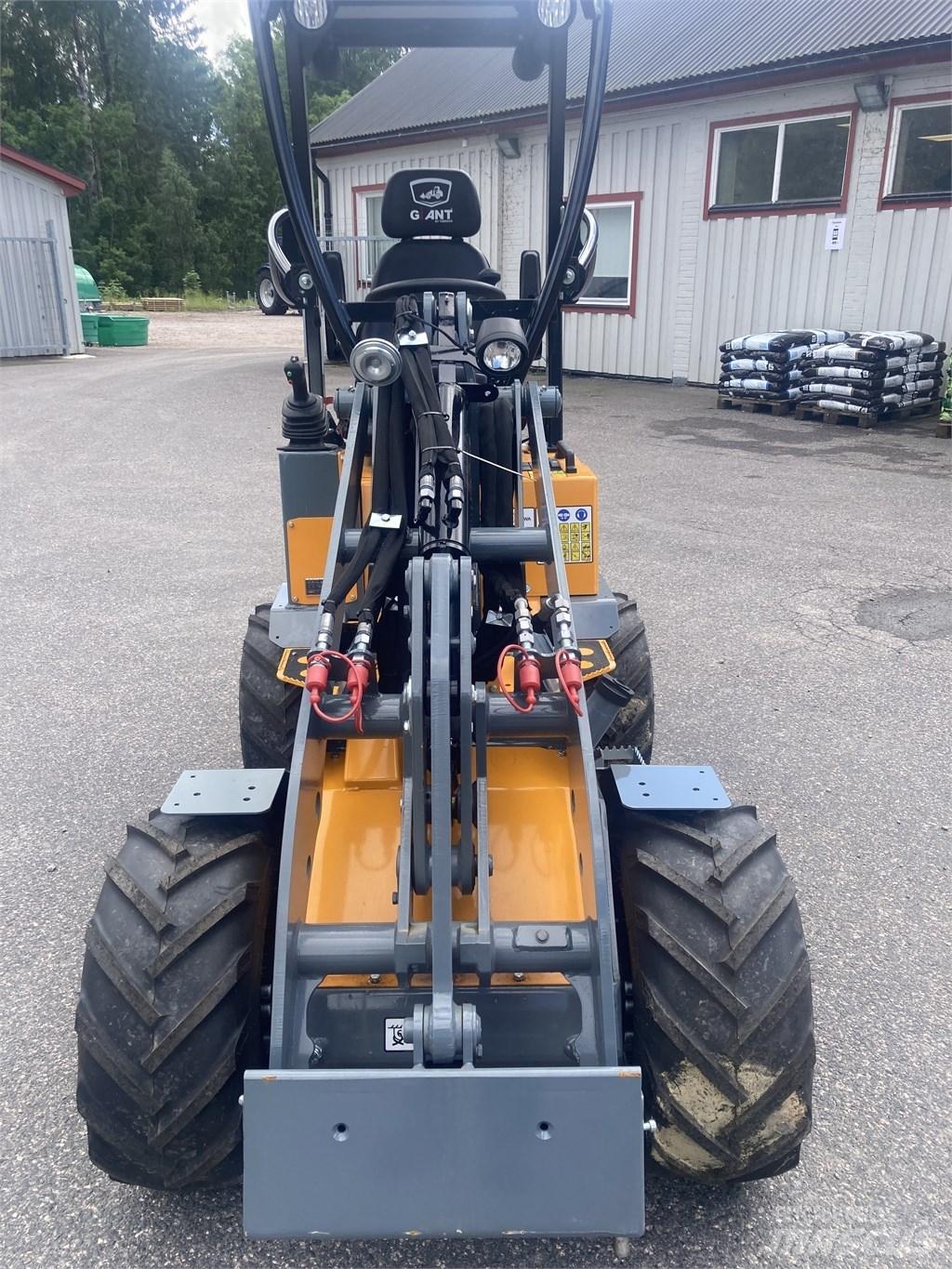 GiANT G1100 Višenamenski utovarivači