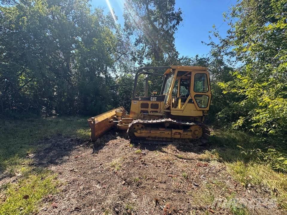 CAT D4C Buldožeri guseničari