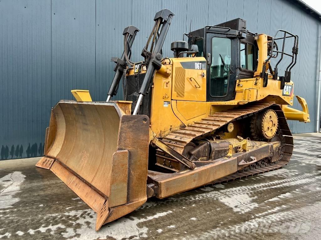 CAT D6T XL Buldožeri guseničari