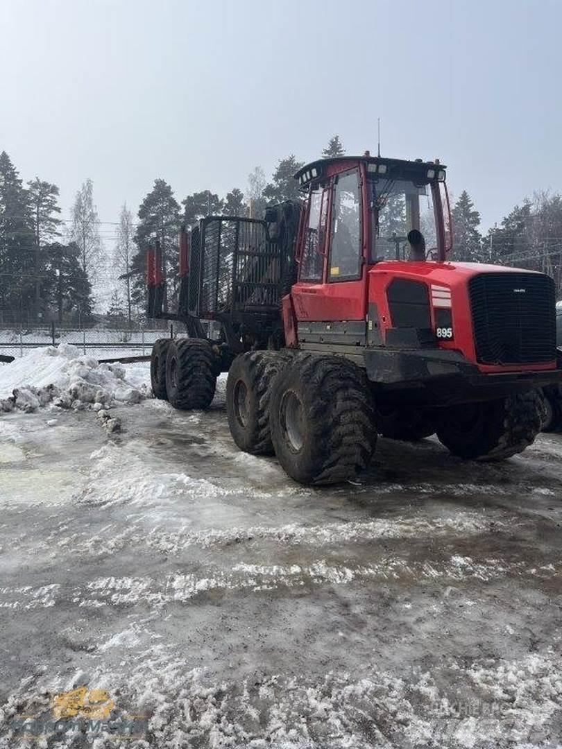 Komatsu 895 Forvarderi
