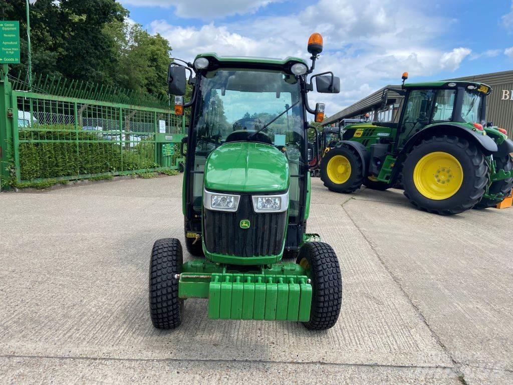 John Deere 3046R Manji traktori