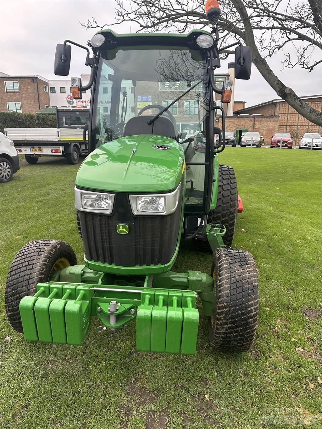 John Deere 4066R Manji traktori