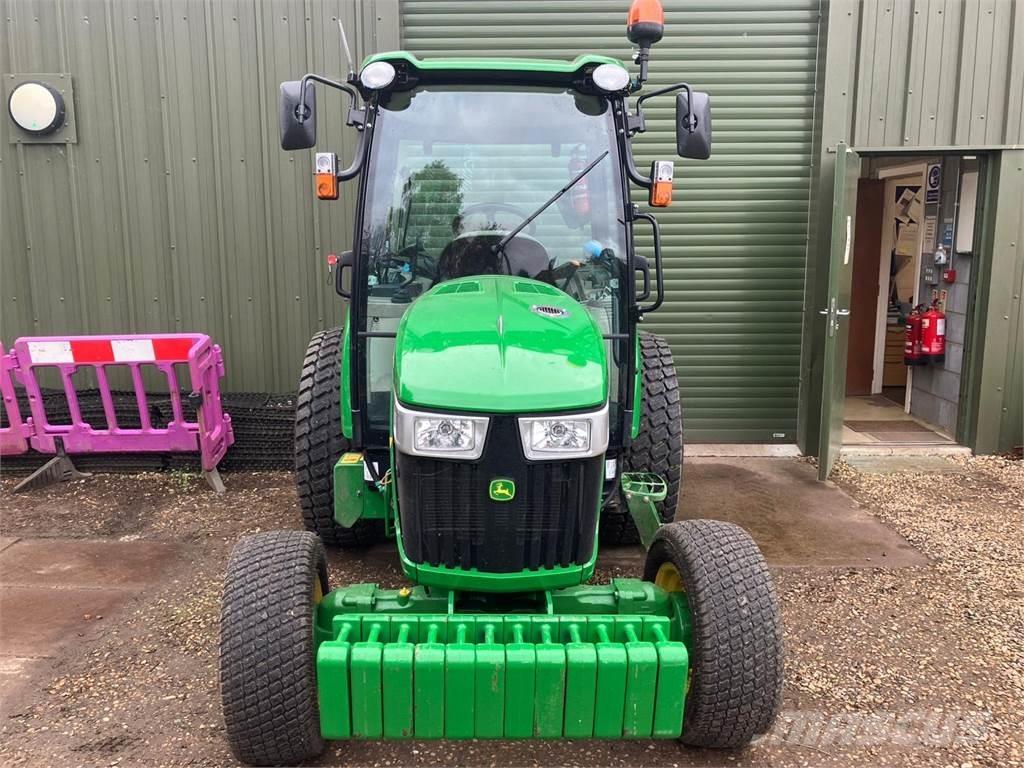 John Deere 4066R Manji traktori