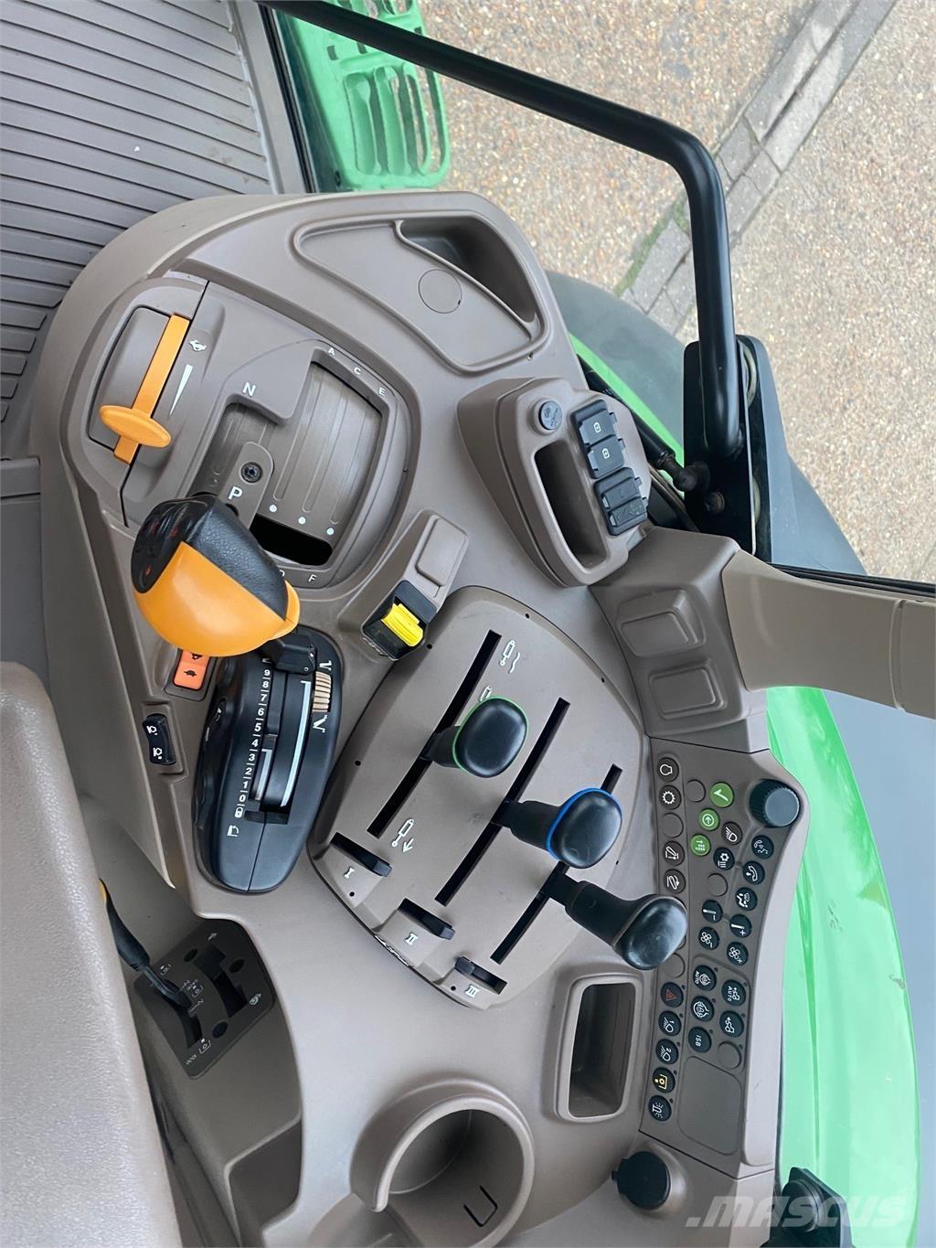 John Deere 6130M Traktori