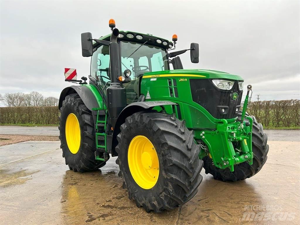 John Deere 6250R Traktori