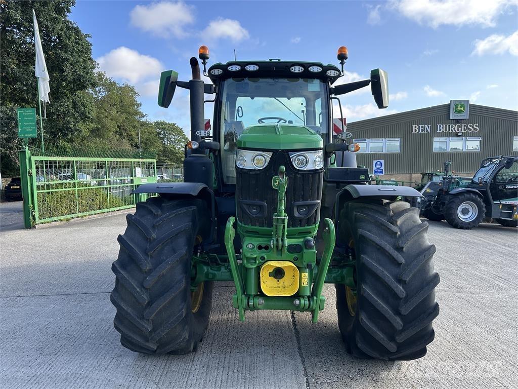 John Deere 6R215 Traktori