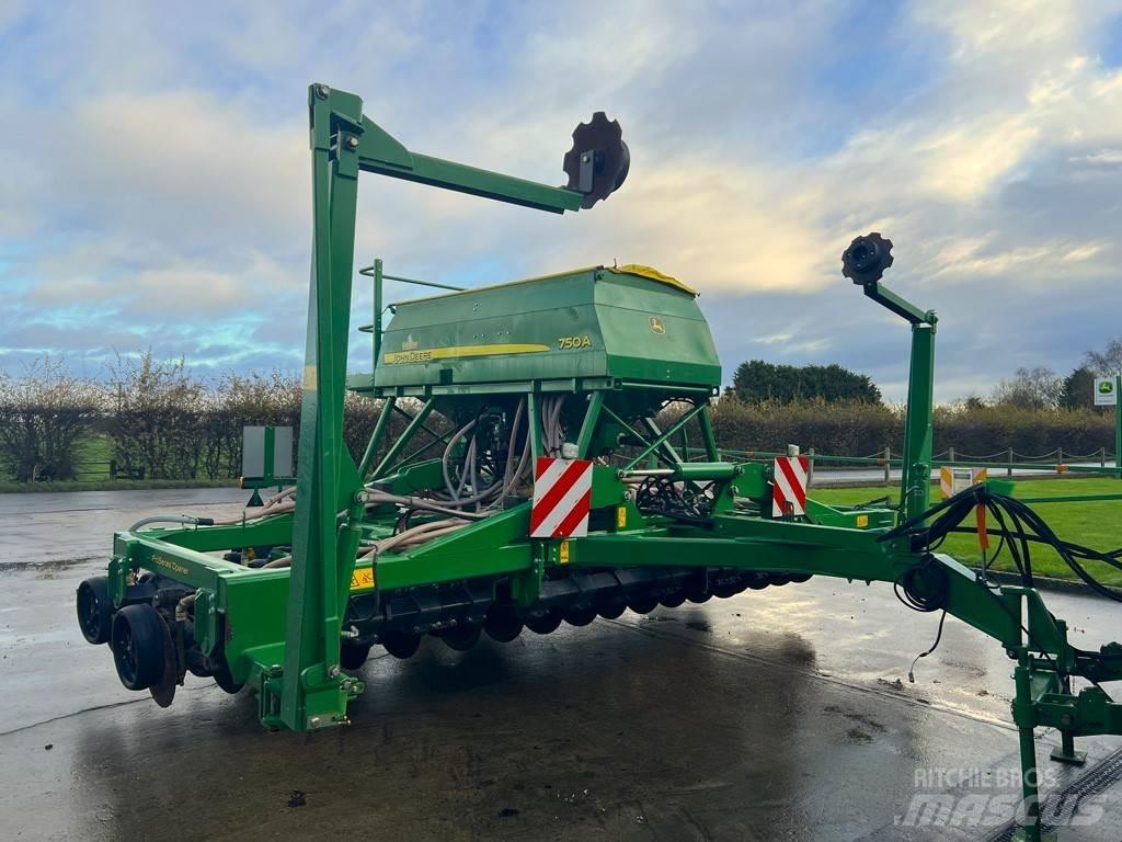 John Deere 750A Sejačice
