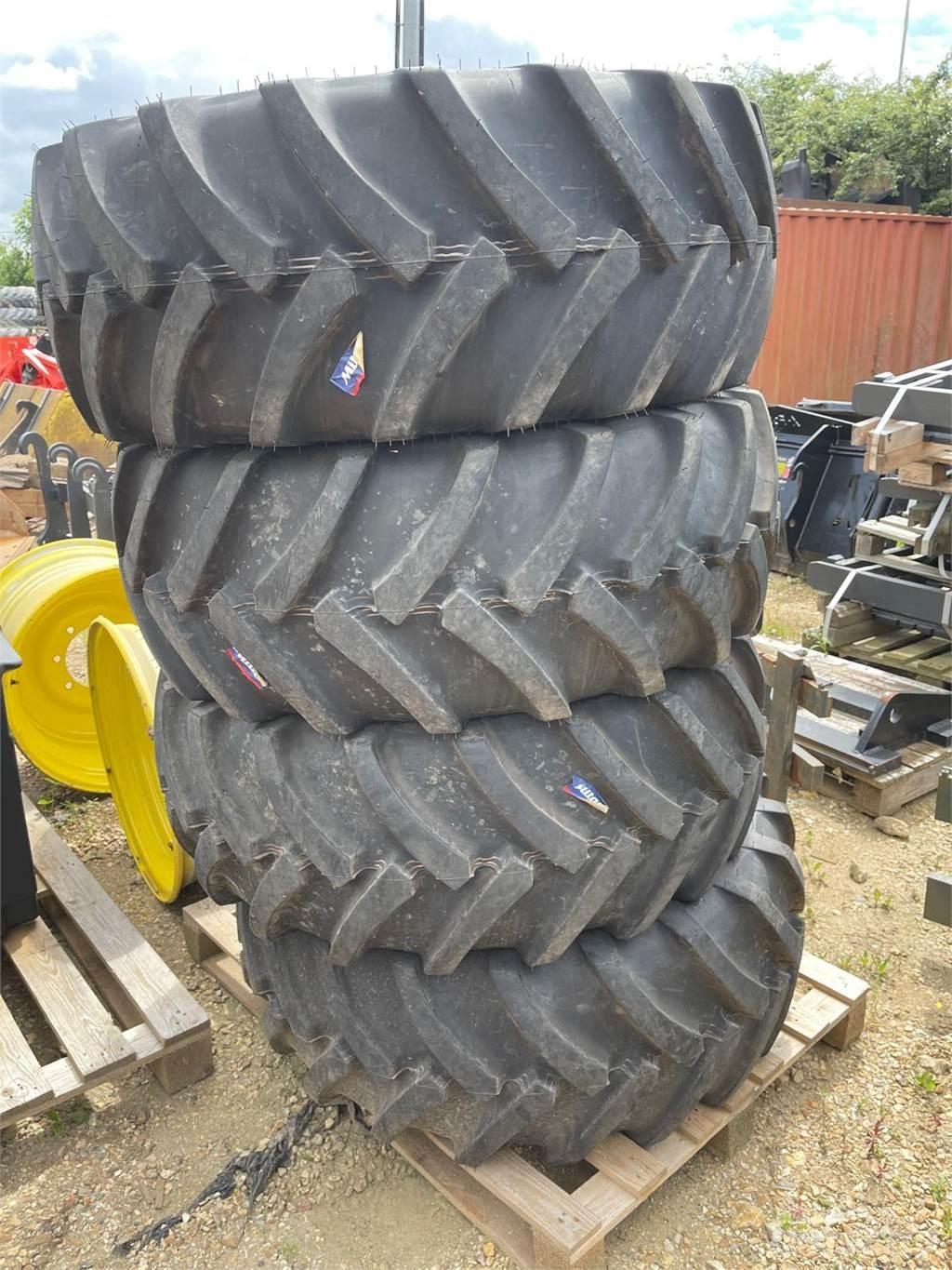 John Deere TYRES Ostale poljoprivredne mašine