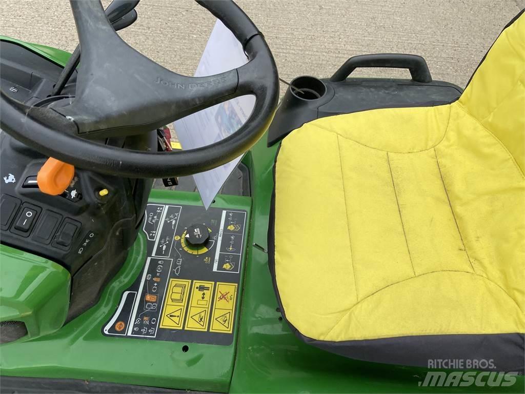 John Deere X750 Traktori