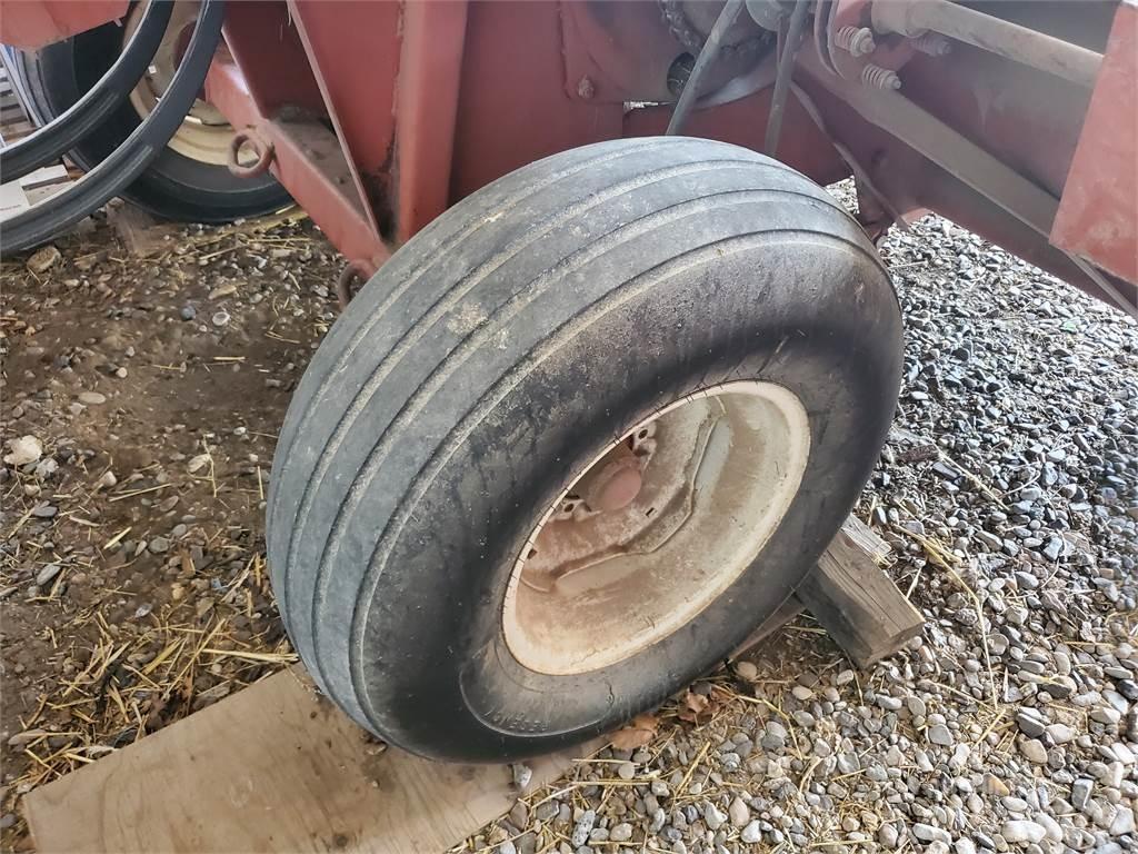 Hesston 4650 Prese/balirke za rolo bale