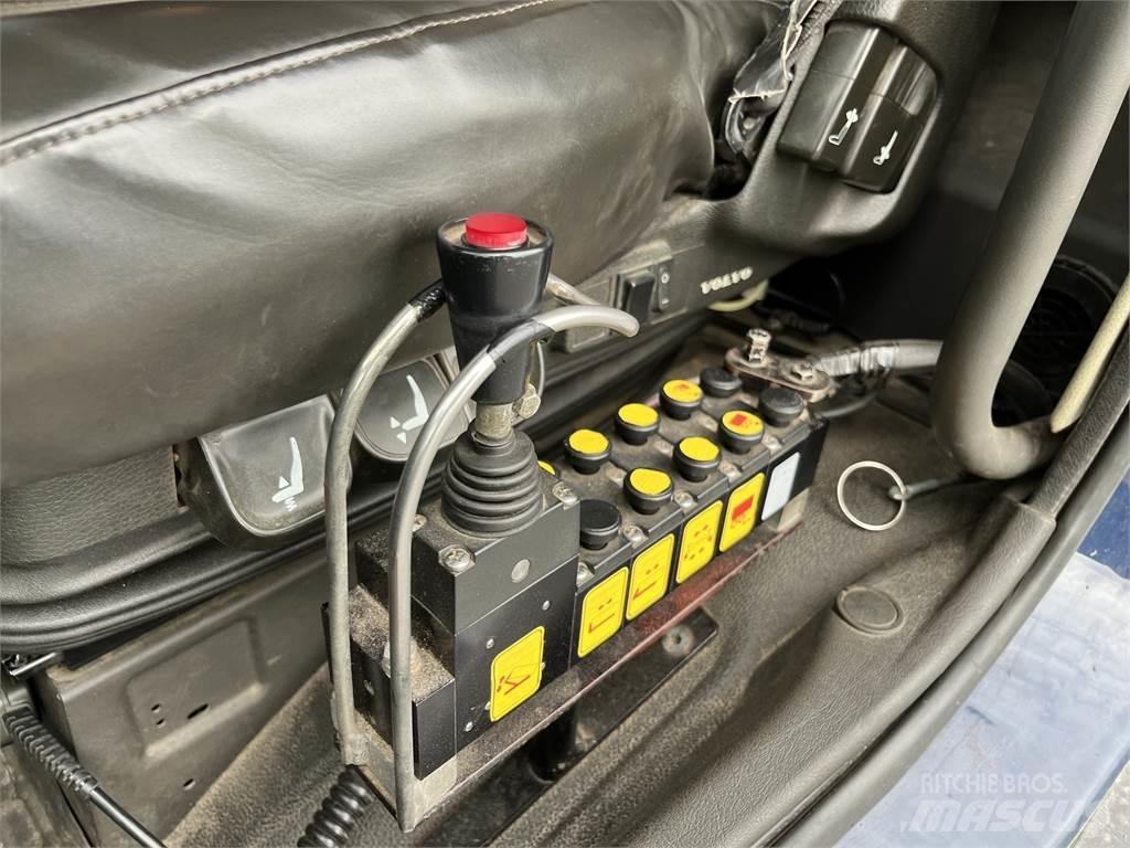 Volvo FM Rol kiper kamioni sa kukom za podizanje tereta