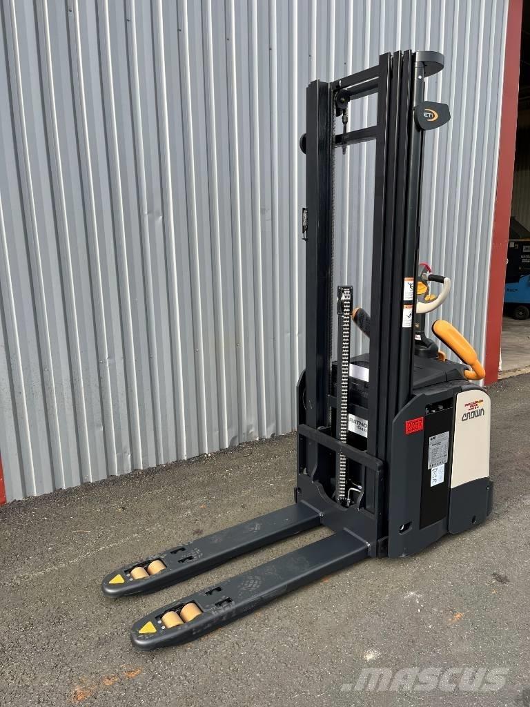 Crown ETi 4000-1.2 Ručni električni viljuškar