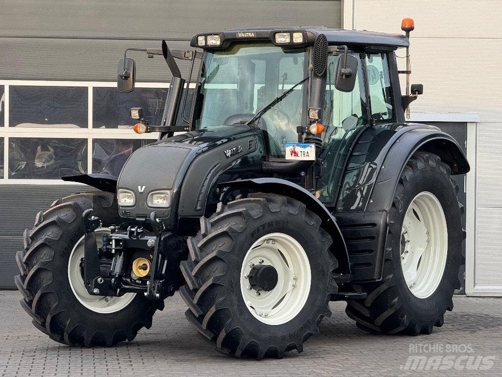 Valtra N 122 V Traktori