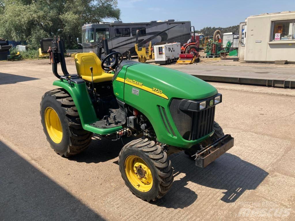 John Deere 3720 Traktori