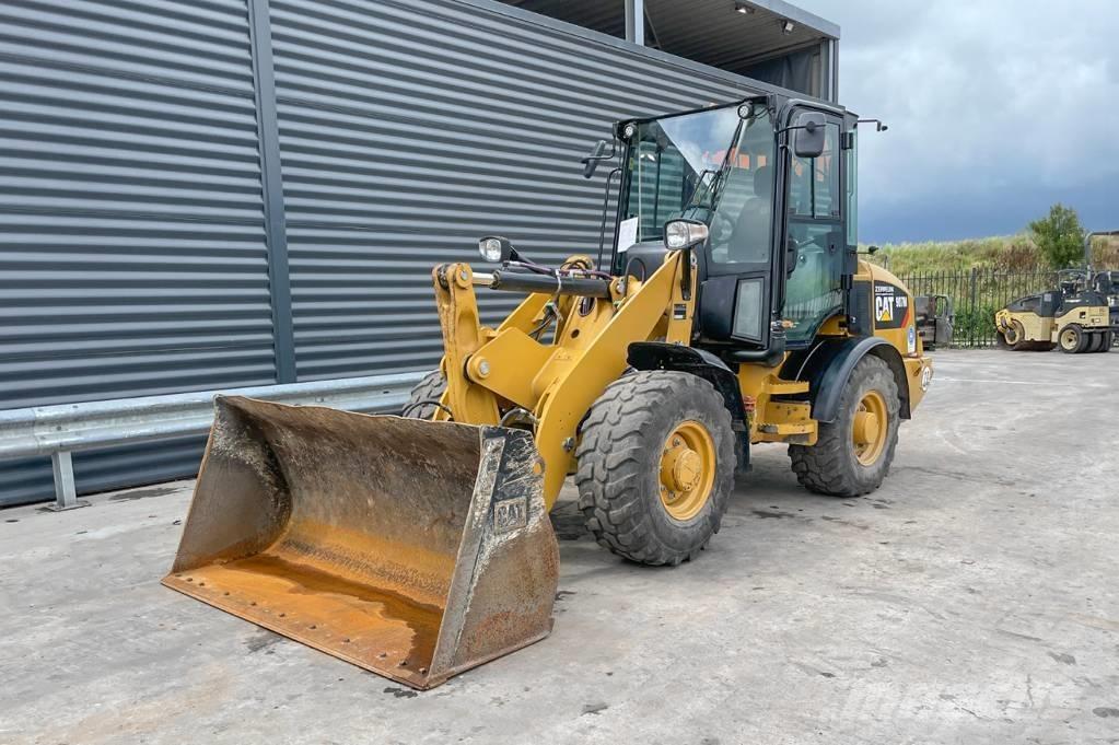 CAT 907M Utovarivači na točkove