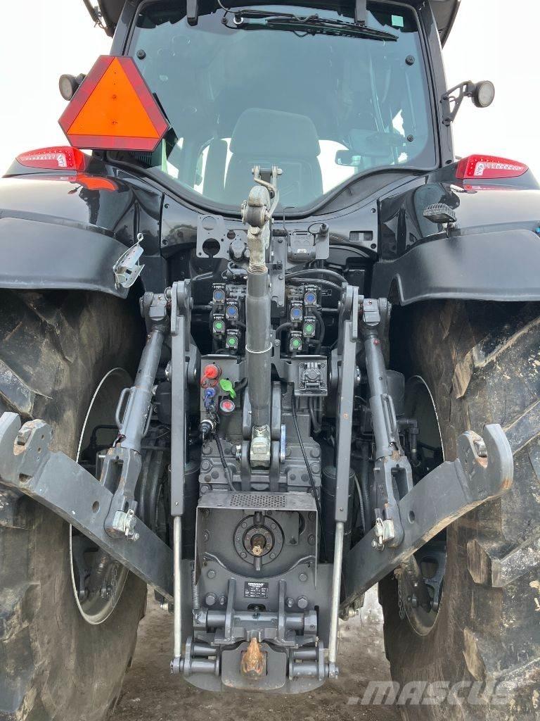 Valtra Q305 Traktori