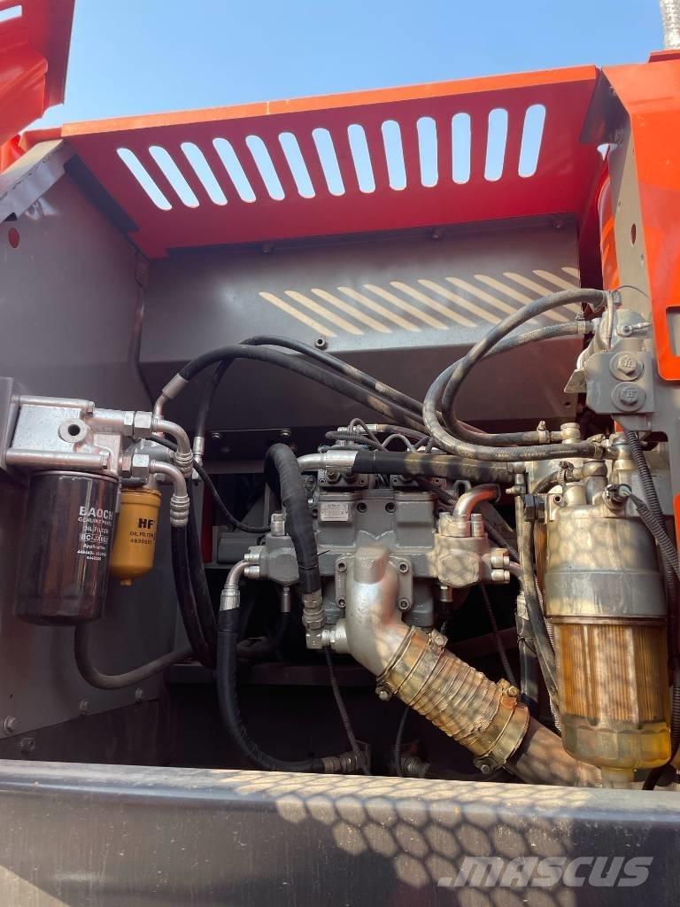 Hitachi ZX 210 Bageri guseničari