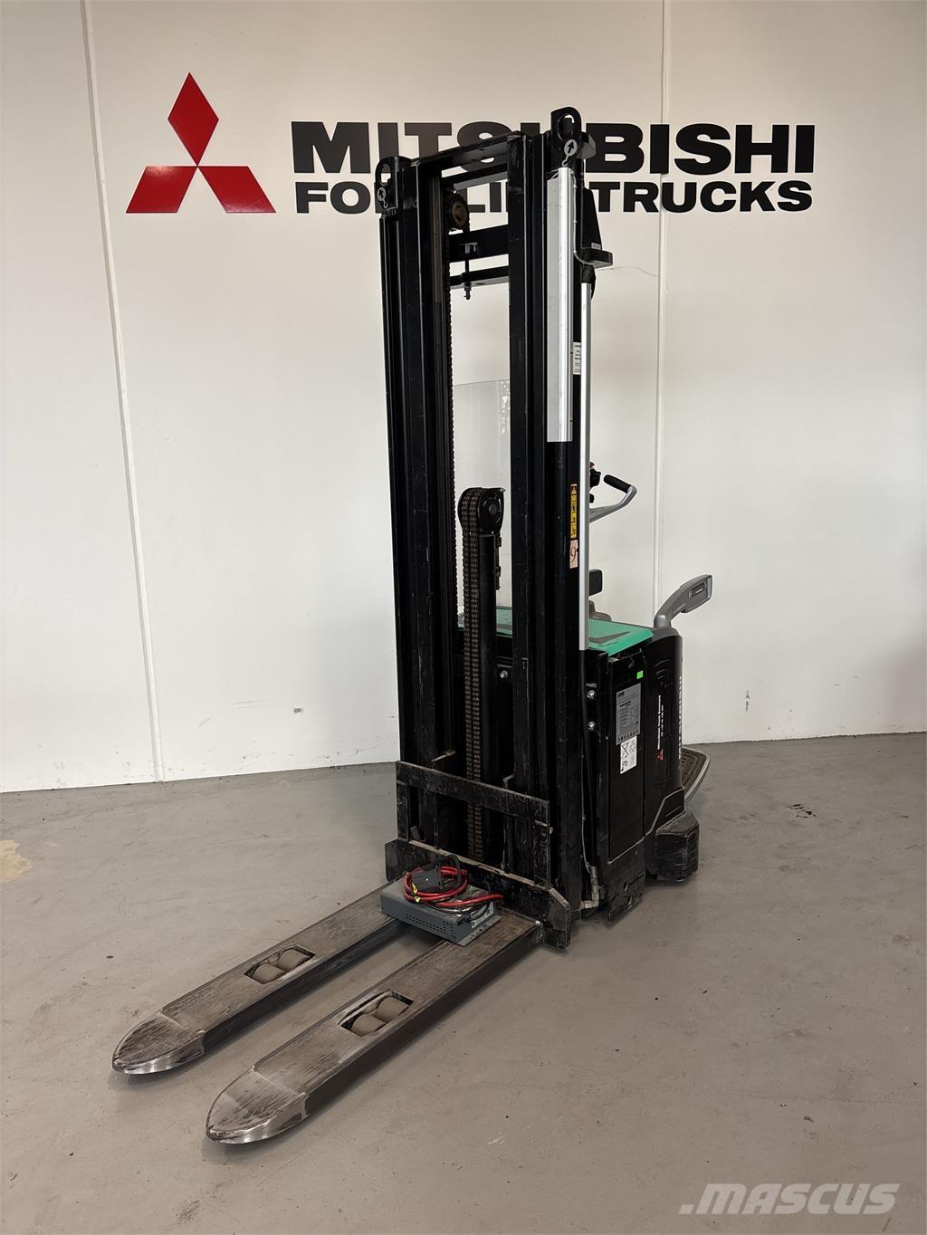 Mitsubishi SBV16N Samopogonski ručni viljuškari