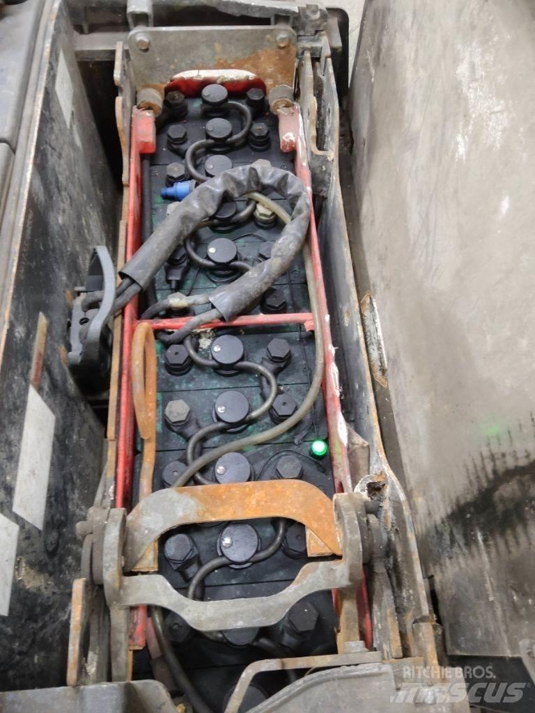 Linde D12P Ručni električni viljuškar