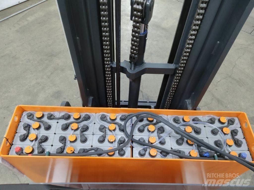 Still FM-X14 Reach trucks