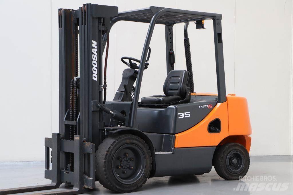 Doosan D35S Dizelski viljuškari