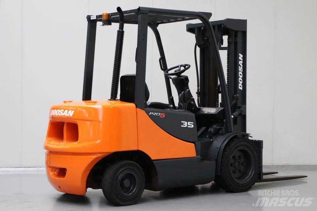 Doosan D35S Dizelski viljuškari