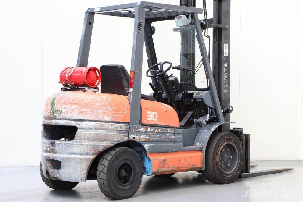 Toyota 02-6FGF30 Plinski viljuškari
