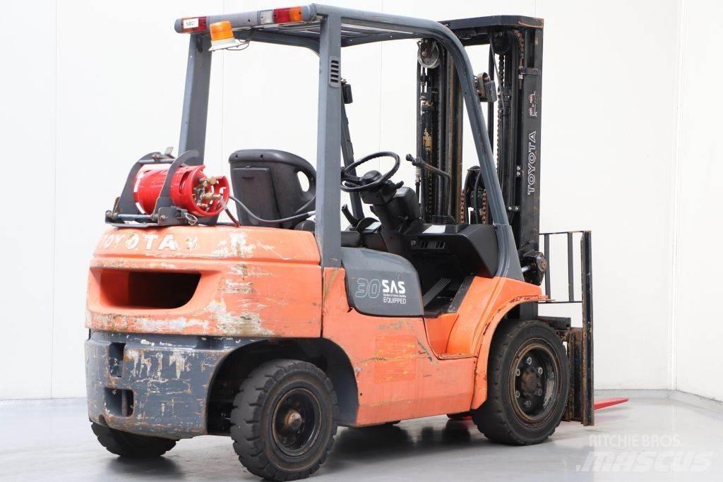Toyota 02-7FGF30 Plinski viljuškari