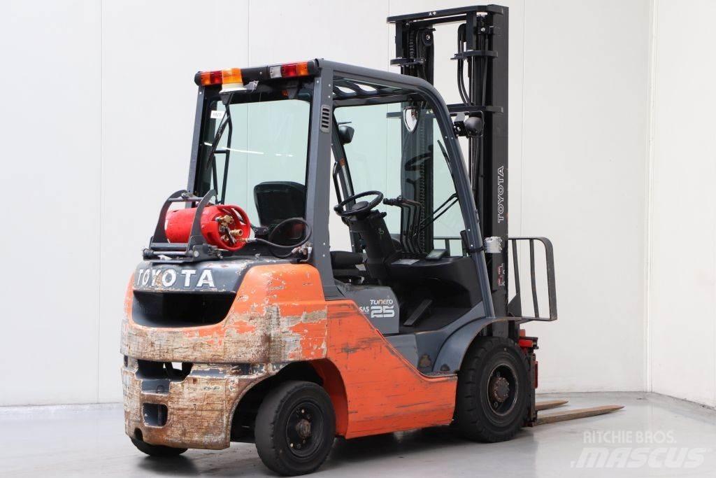 Toyota 02-8FGF25 Plinski viljuškari