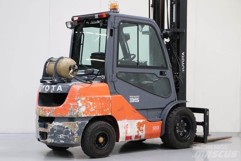 Toyota 02-8FGJF35 Plinski viljuškari