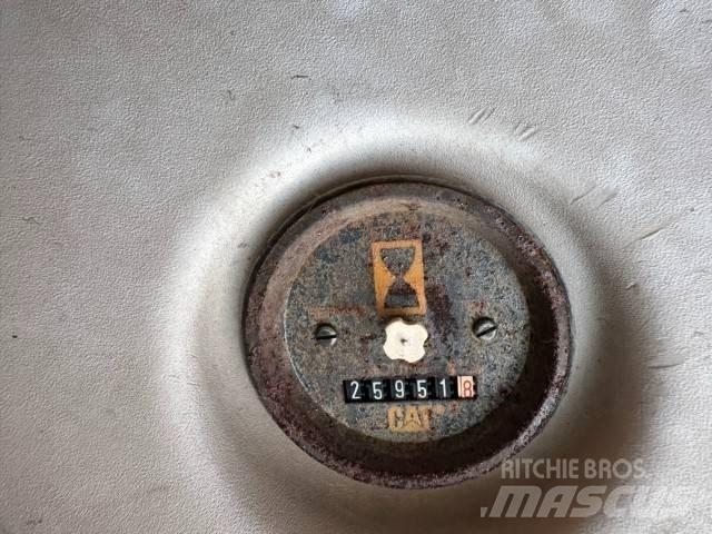 CAT 325 LN Kabine i unutrašnjost